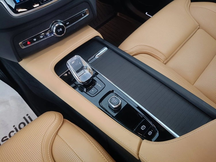 16 - Volvo XC90 XC90 2.0 b5 Plus Bright awd auto