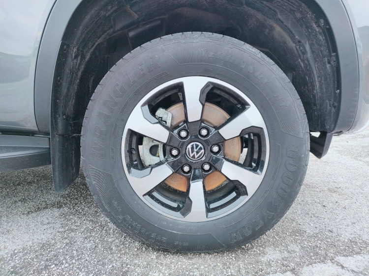 8 - Volkswagen Amarok Amarok 2.0 tdi Life 4motion auto
