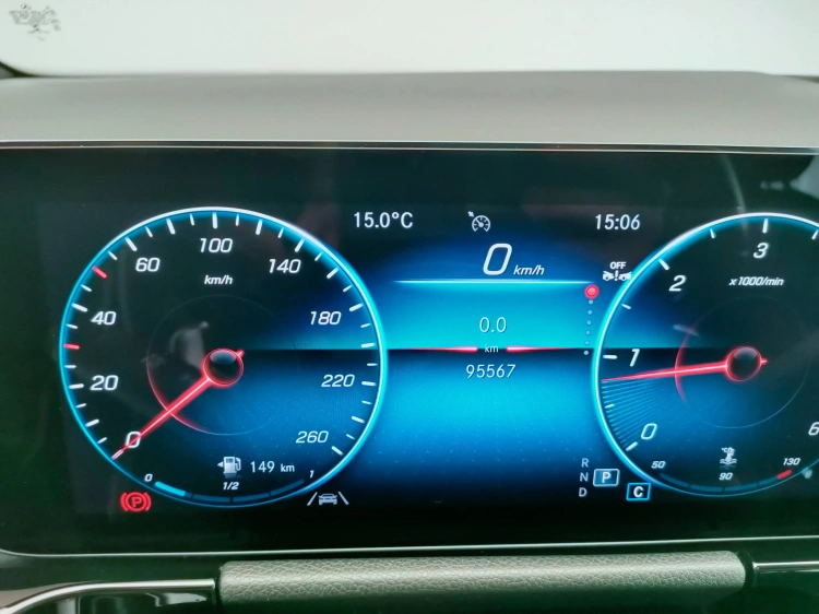 15 - Mercedes-Benz GLA 180 d Premium auto