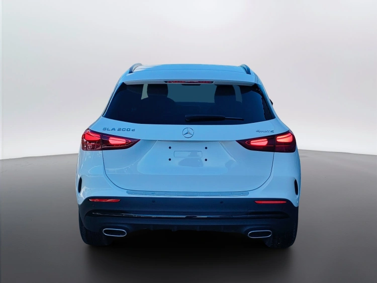 4 - Mercedes-Benz GLA 200 d Automatic 4MATIC