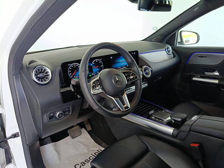 7 - Mercedes-Benz EQA 300 Sport 4matic