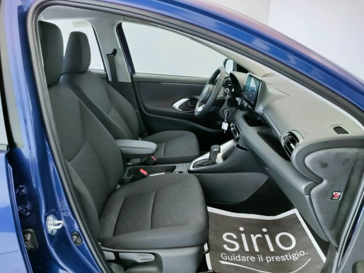 13 - Toyota Yaris YARIS 1.5H ECVT 5P MY26