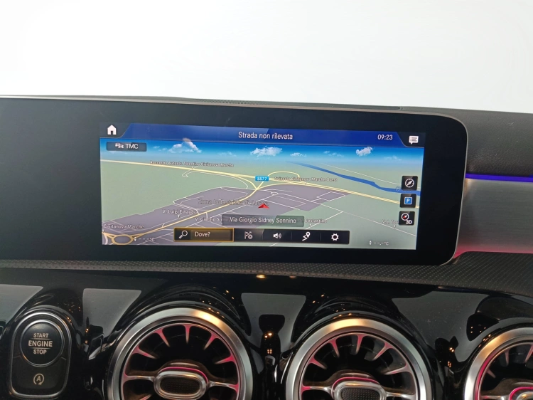 13 - Mercedes-Benz Classe A 180 d Premium