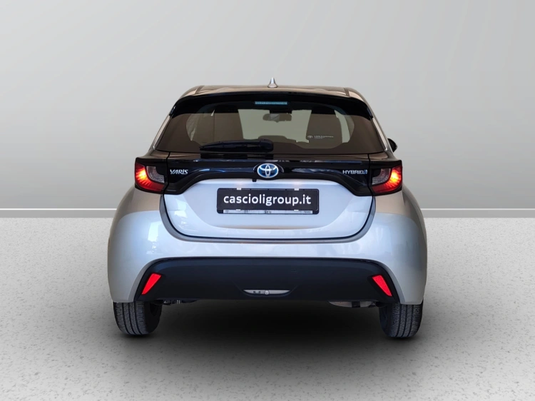4 - Toyota Yaris Yaris 1.5h Active