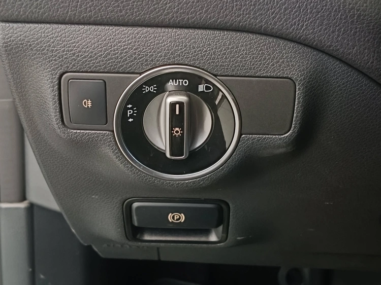 17 - Mercedes-Benz CLA 200 d Premium auto FL