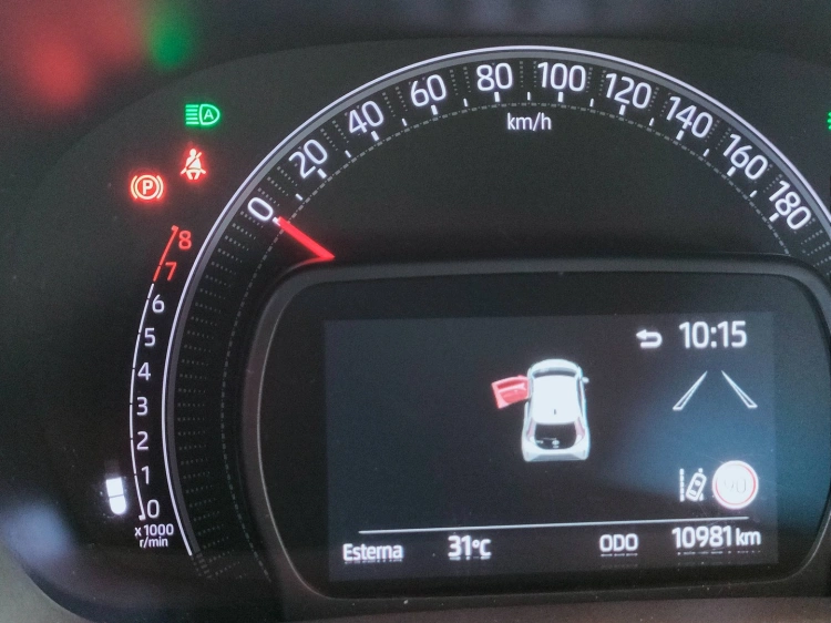 17 - Toyota Aygo X Aygo X 1.0 Trend 72cv