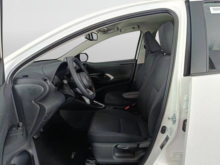 8 - Toyota Yaris YARIS 15H ECVT 5P ACTIVE MY25