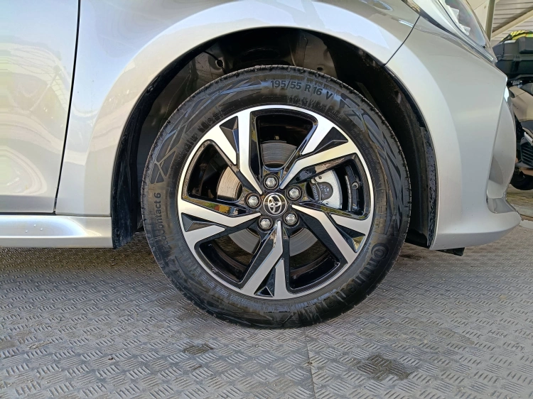 14 - Toyota Yaris Yaris 1.5h Trend