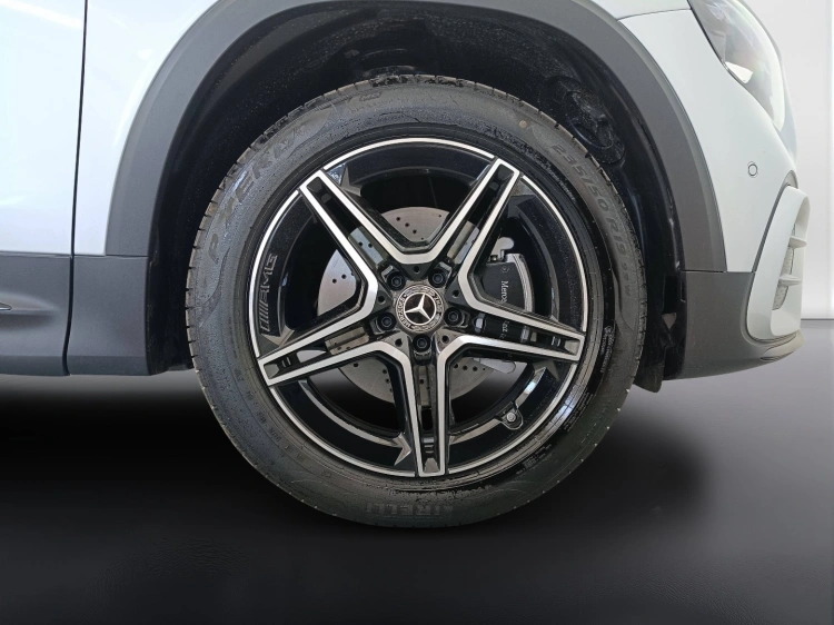 23 - Mercedes-Benz GLB 200 d Automatic 4MATIC