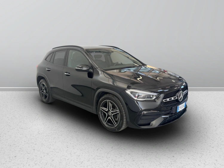 4 - Mercedes-Benz GLA 180 d Premium auto