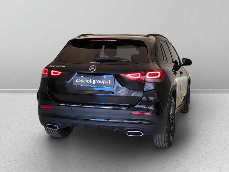 6 - Mercedes-Benz GLA 200 d Premium auto