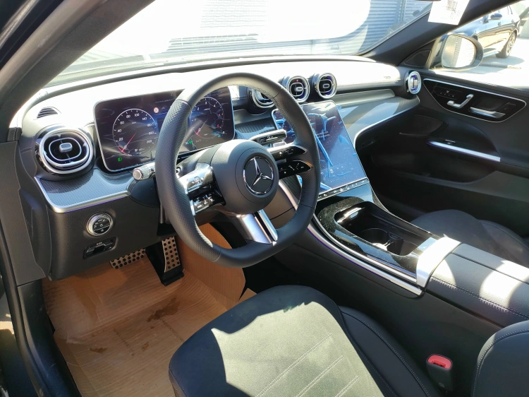 11 - Mercedes-Benz Classe C 300 d Station Wagon