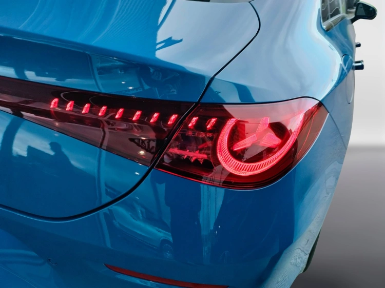 4 - Mercedes-Benz CLA 250+ con tecnologia EQ