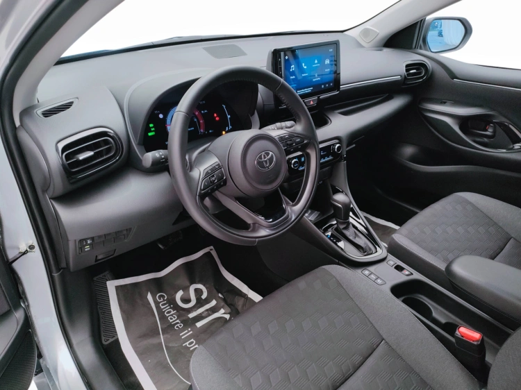 15 - Toyota Yaris Yaris 1.5h Trend