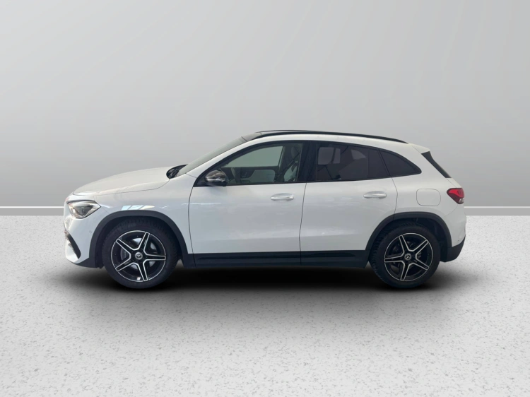 3 - Mercedes-Benz GLA 200 d Premium 4matic auto