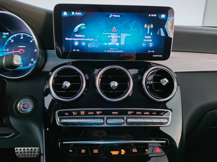 11 - Mercedes-Benz GLC 220 d Premium 4matic auto