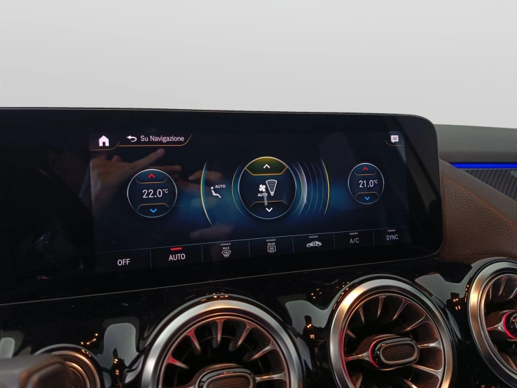 15 - Mercedes-Benz GLA GLA-H247 2020 - 180 d Premium auto