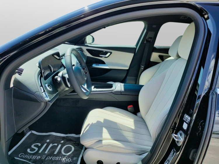 12 - Mercedes-Benz Classe E 220 d 4MATIC Station Wagon