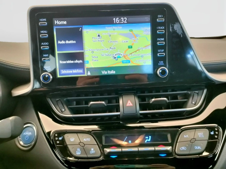 17 - Toyota C-HR C-HR 1.8h Business e-cvt