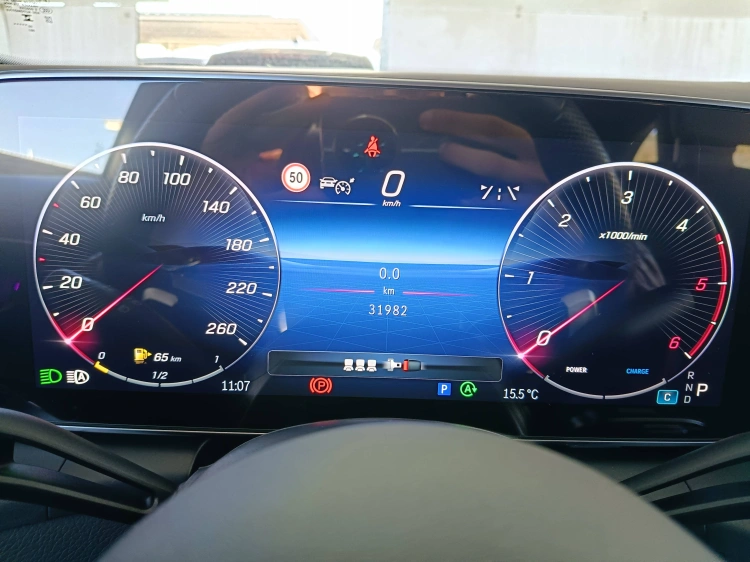 12 - Mercedes-Benz GLC 220 d AMG Premium 4matic auto