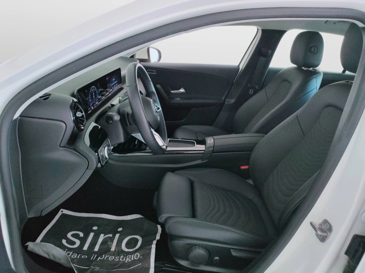 16 - Mercedes-Benz Classe A 180 d Advanced auto