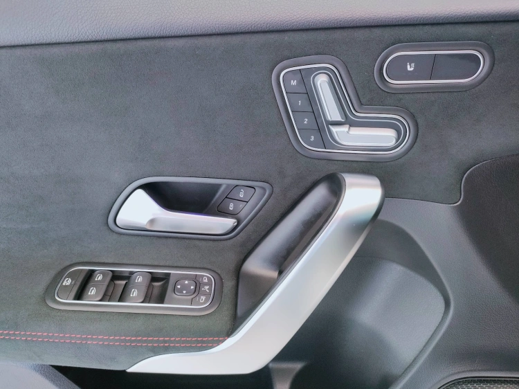 14 - Mercedes-Benz Classe A AMG 35 AMG Line Premium Plus 4matic auto