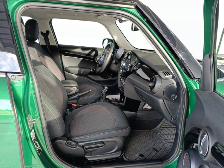 11 - MINI Cooper Mini 5p 1.5 Cooper Classic auto