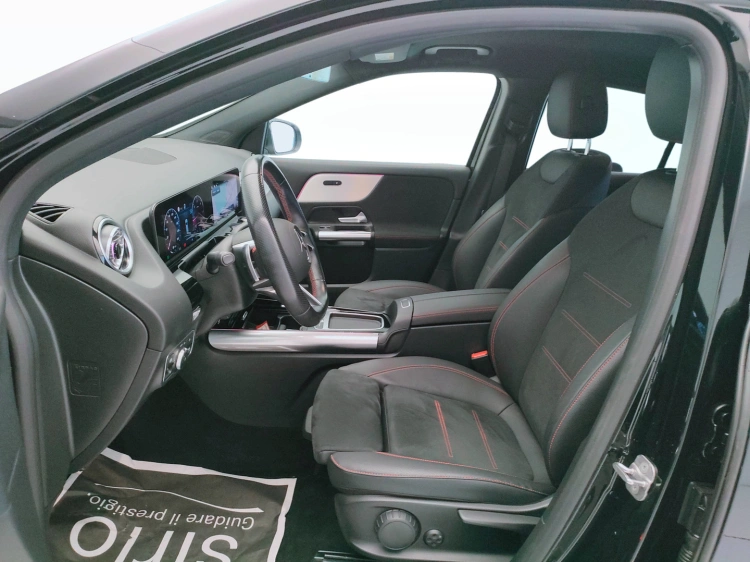 13 - Mercedes-Benz GLA 180  d Automatic