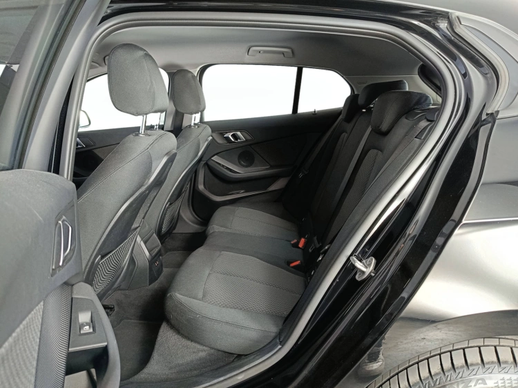10 - BMW Serie 1 118d Business Advantage auto