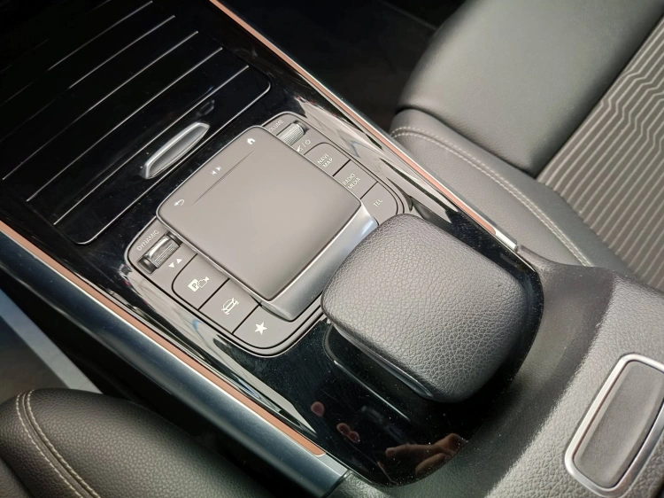 18 - Mercedes-Benz GLA 180 d Sport Plus auto