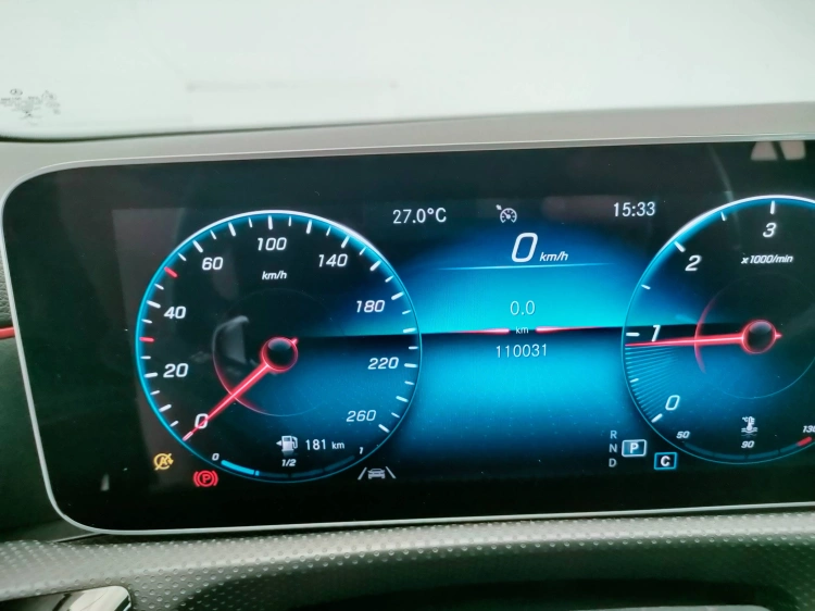 17 - Mercedes-Benz Classe A 180 d Premium auto