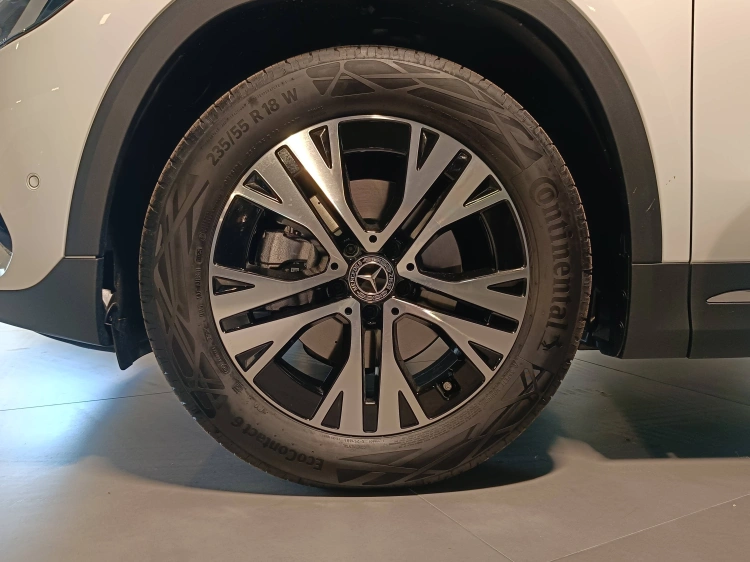 11 - Mercedes-Benz GLA 200 d automatic