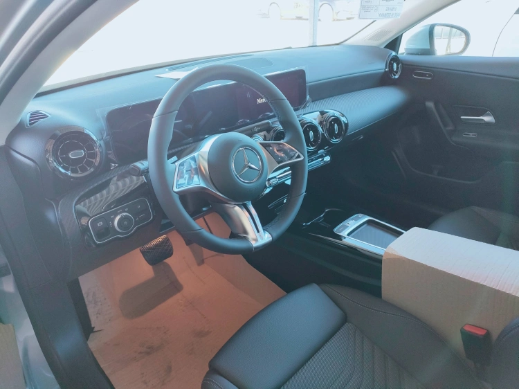 8 - Mercedes-Benz Classe A 180 d Automatic