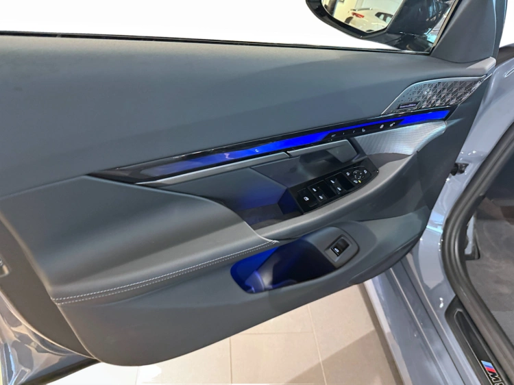 25 - BMW M M5 M5 Touring