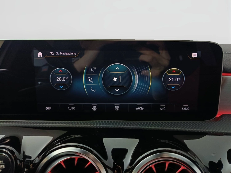 14 - Mercedes-Benz Classe A 180 d Premium auto