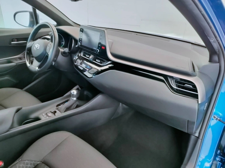 12 - Toyota C-HR C-HR 1.8h Active e-cvt