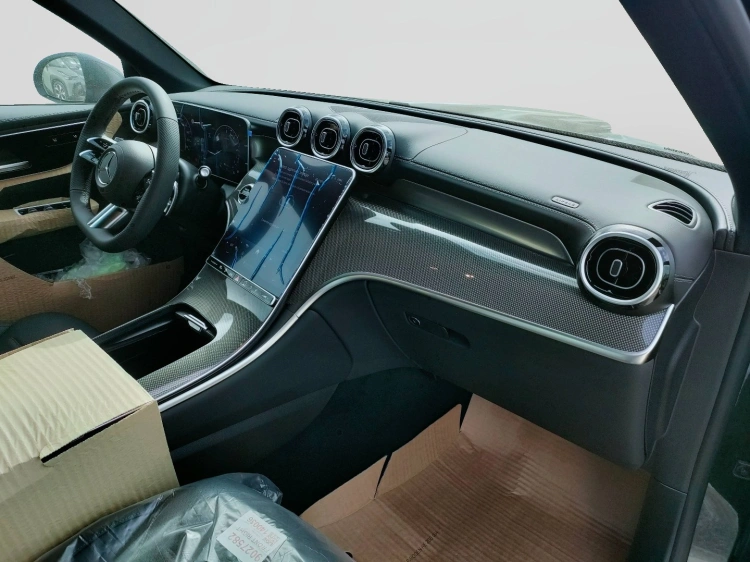 11 - Mercedes-Benz GLC 300 de 4MATIC