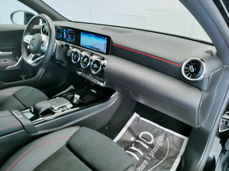 12 - Mercedes-Benz Classe A 180 d Premium auto