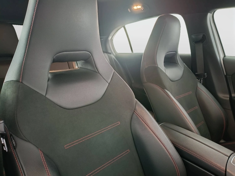 17 - Mercedes-Benz Classe A 180 d Premium auto