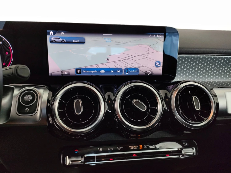 12 - Mercedes-Benz GLB 180 d Progressive Advanced auto