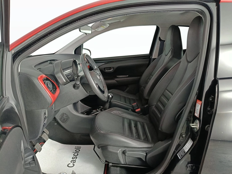 8 - Toyota Aygo Aygo 5p 1.0 x-clusiv red pack 72cv