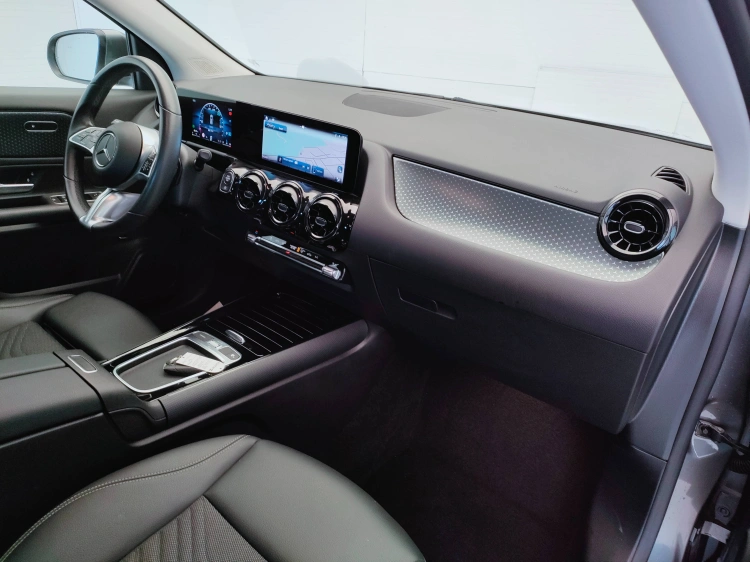 9 - Mercedes-Benz GLA 180 d Advanced auto