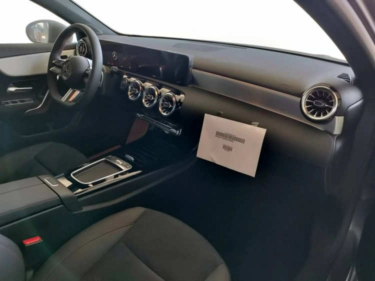9 - Mercedes-Benz Classe A 200 d Automatic