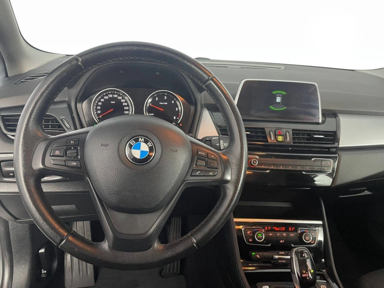 12 - BMW Serie 2 216 AT