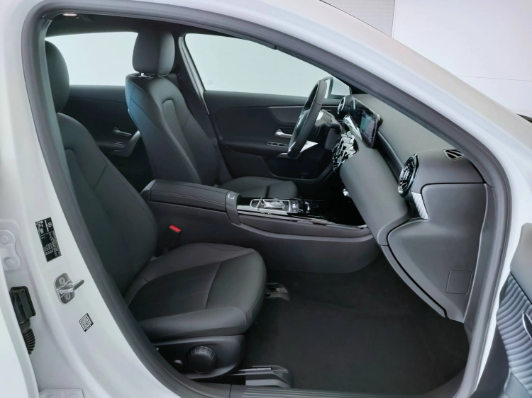9 - Mercedes-Benz Classe A 180 d Automatic