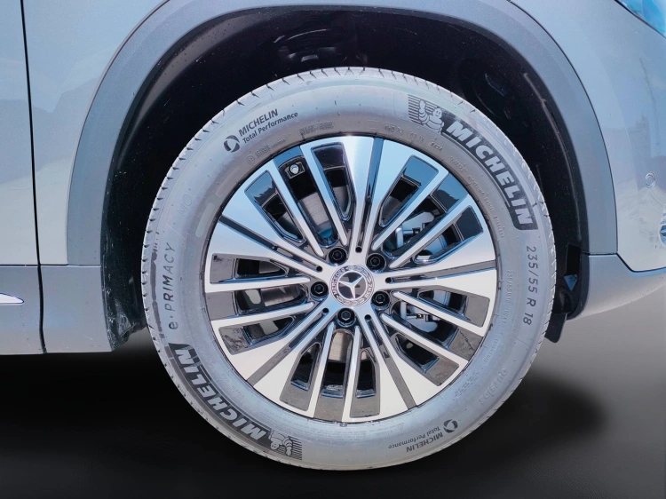 8 - Mercedes-Benz EQA 300 4MATIC