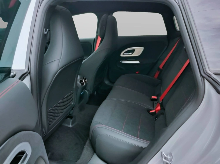 11 - Mercedes-Benz CLA 220 4MATIC Shooting Brake