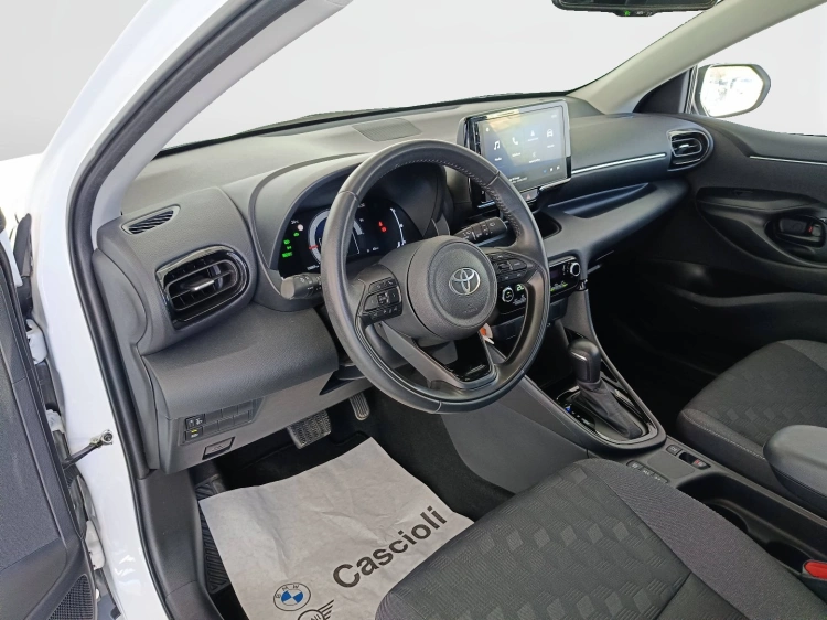 7 - Toyota Yaris Yaris 1.5h Trend