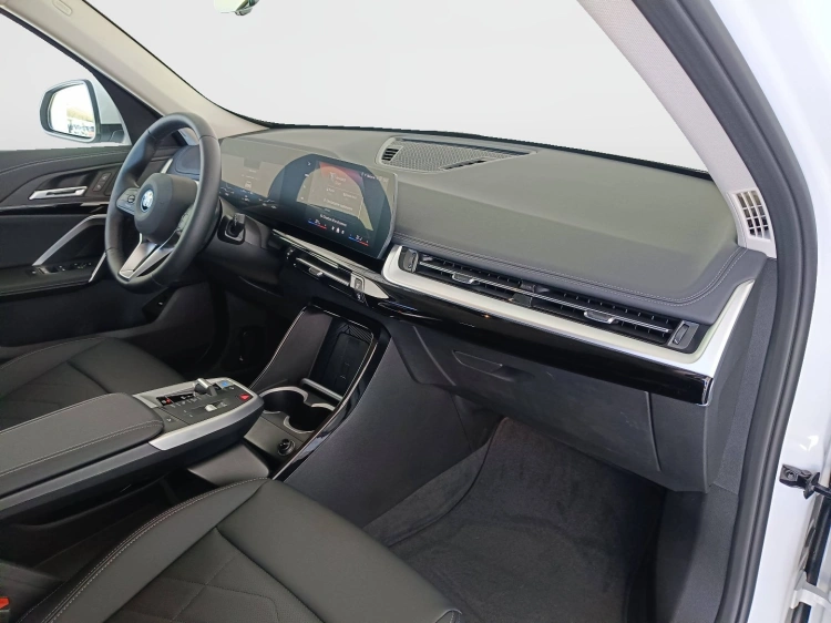 10 - BMW iX1 iX1 edrive 20 X-Line
