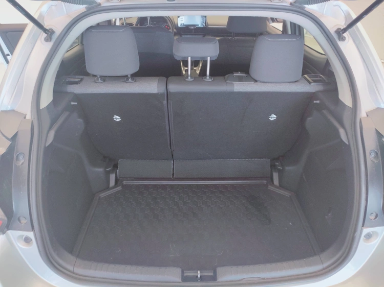10 - Toyota Yaris Yaris 1.5h Active